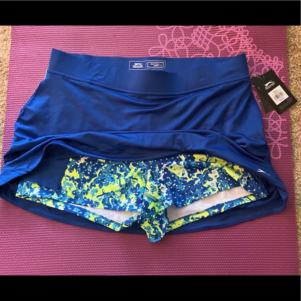 Women’s L Blue and lime green Slazenger golf skort
